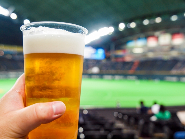 ドームで野球観戦とビール